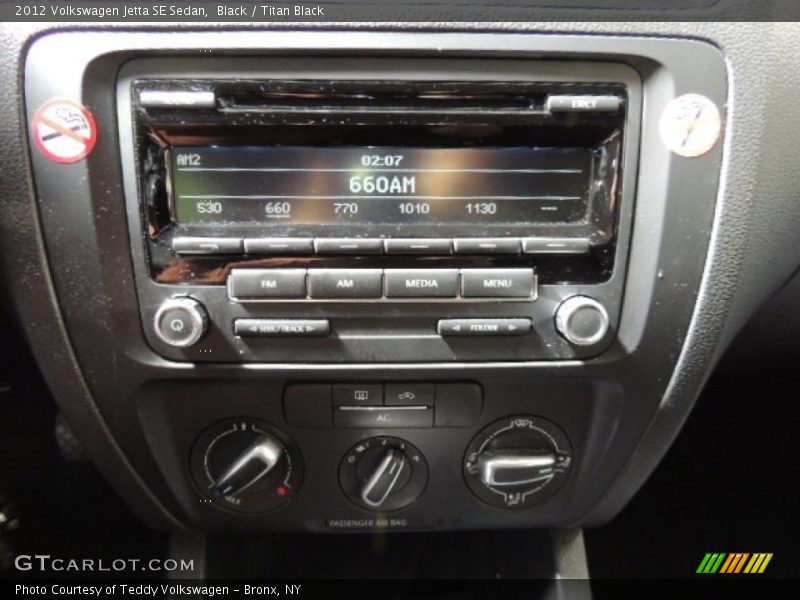 Black / Titan Black 2012 Volkswagen Jetta SE Sedan