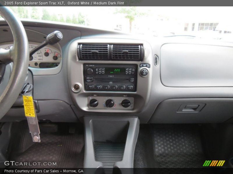 Oxford White / Medium Dark Flint 2005 Ford Explorer Sport Trac XLT