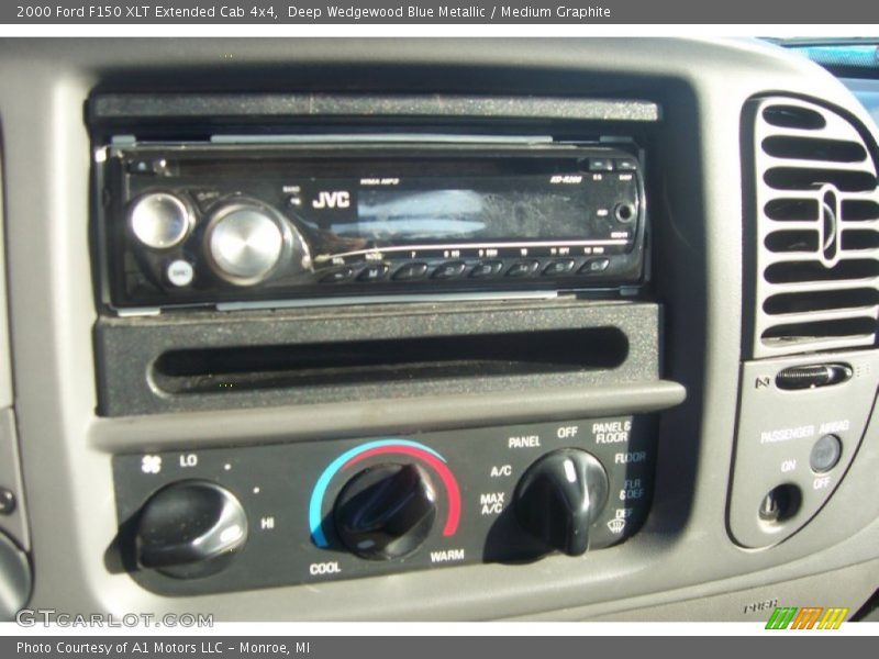 Deep Wedgewood Blue Metallic / Medium Graphite 2000 Ford F150 XLT Extended Cab 4x4