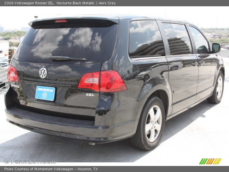 Nocturne Black Metallic / Aero Grey 2009 Volkswagen Routan SEL