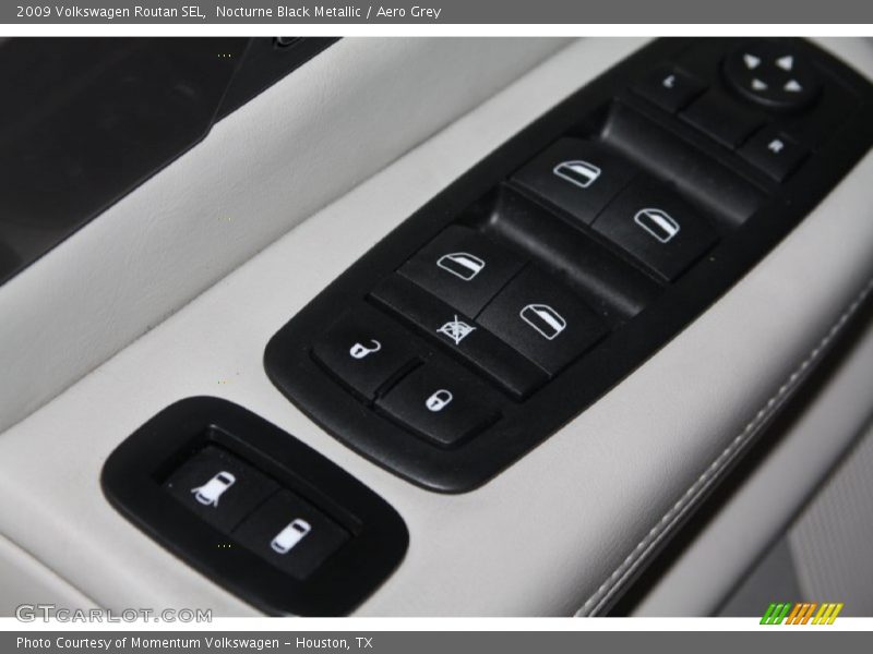 Nocturne Black Metallic / Aero Grey 2009 Volkswagen Routan SEL