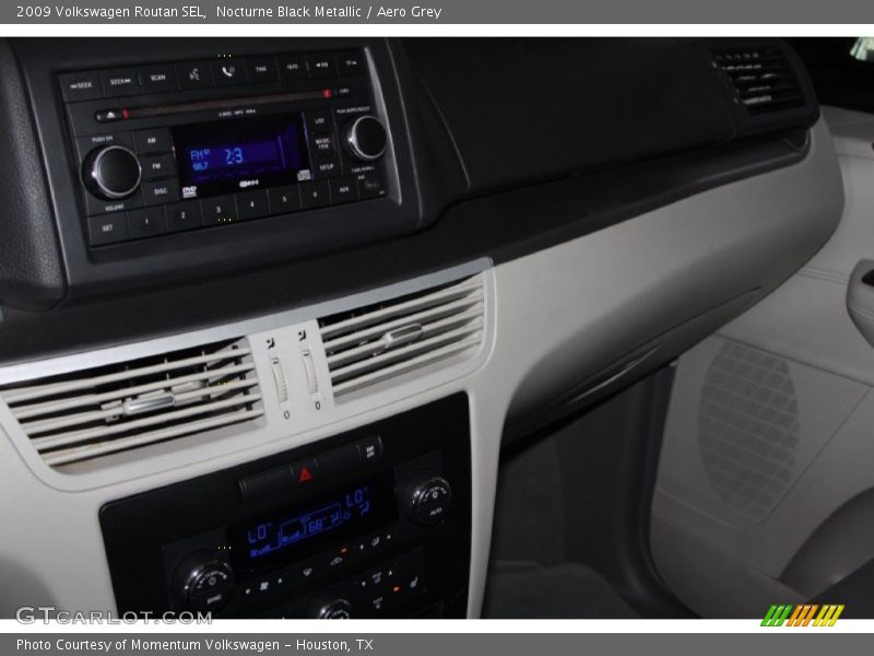 Nocturne Black Metallic / Aero Grey 2009 Volkswagen Routan SEL