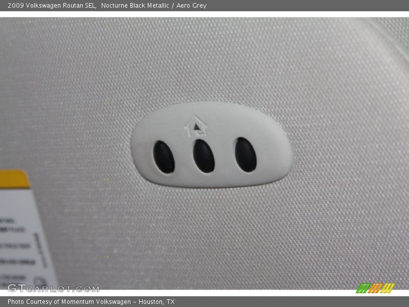 Nocturne Black Metallic / Aero Grey 2009 Volkswagen Routan SEL