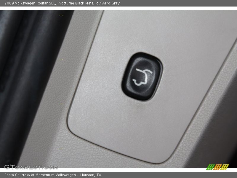 Nocturne Black Metallic / Aero Grey 2009 Volkswagen Routan SEL