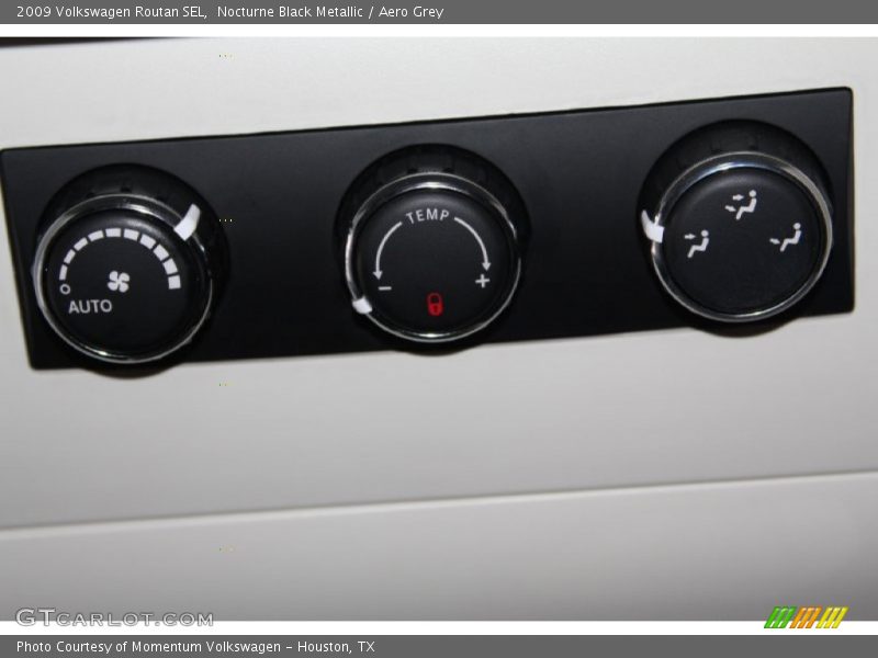 Nocturne Black Metallic / Aero Grey 2009 Volkswagen Routan SEL