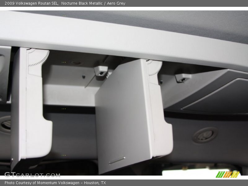 Nocturne Black Metallic / Aero Grey 2009 Volkswagen Routan SEL