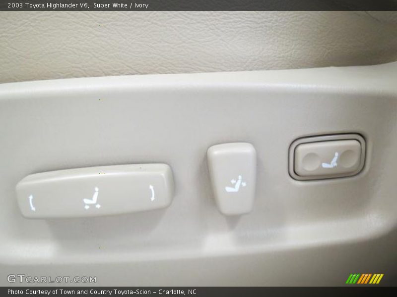 Super White / Ivory 2003 Toyota Highlander V6