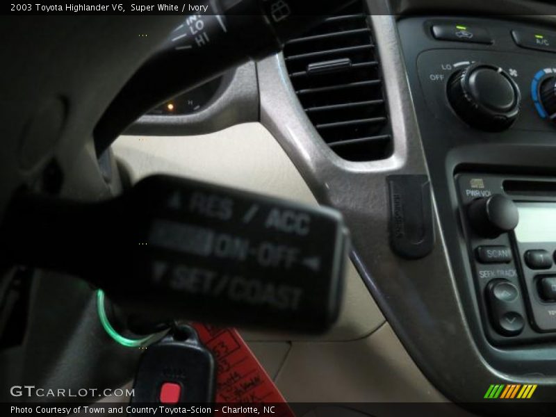 Super White / Ivory 2003 Toyota Highlander V6