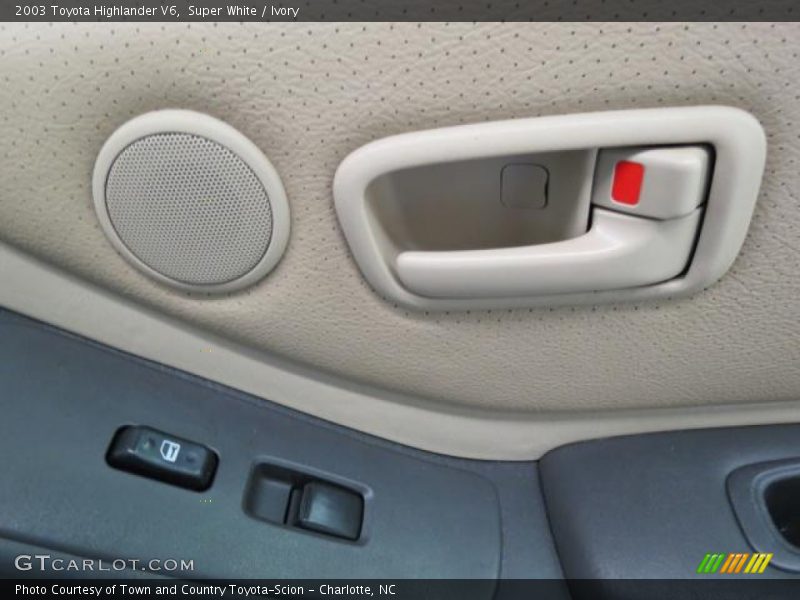 Super White / Ivory 2003 Toyota Highlander V6