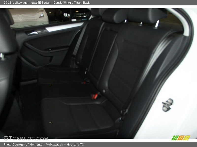 Candy White / Titan Black 2013 Volkswagen Jetta SE Sedan