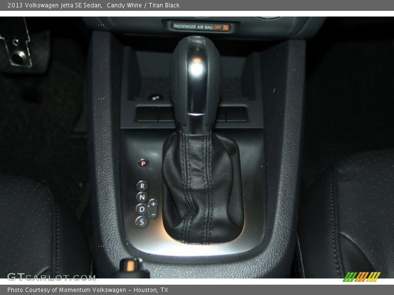 Candy White / Titan Black 2013 Volkswagen Jetta SE Sedan