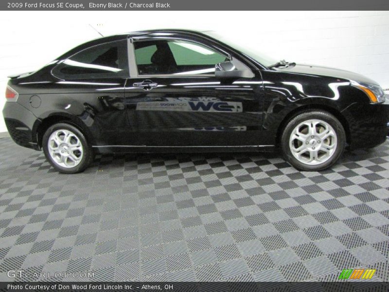 Ebony Black / Charcoal Black 2009 Ford Focus SE Coupe