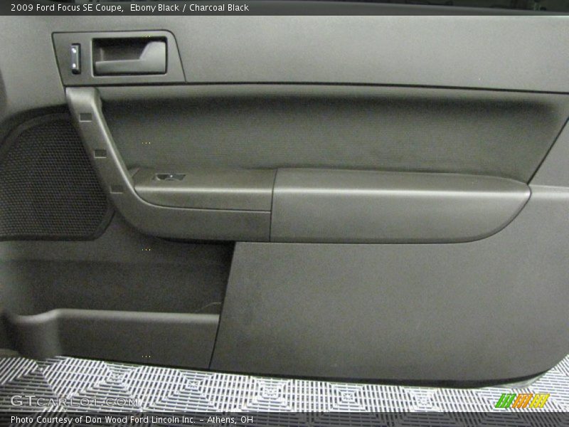 Ebony Black / Charcoal Black 2009 Ford Focus SE Coupe