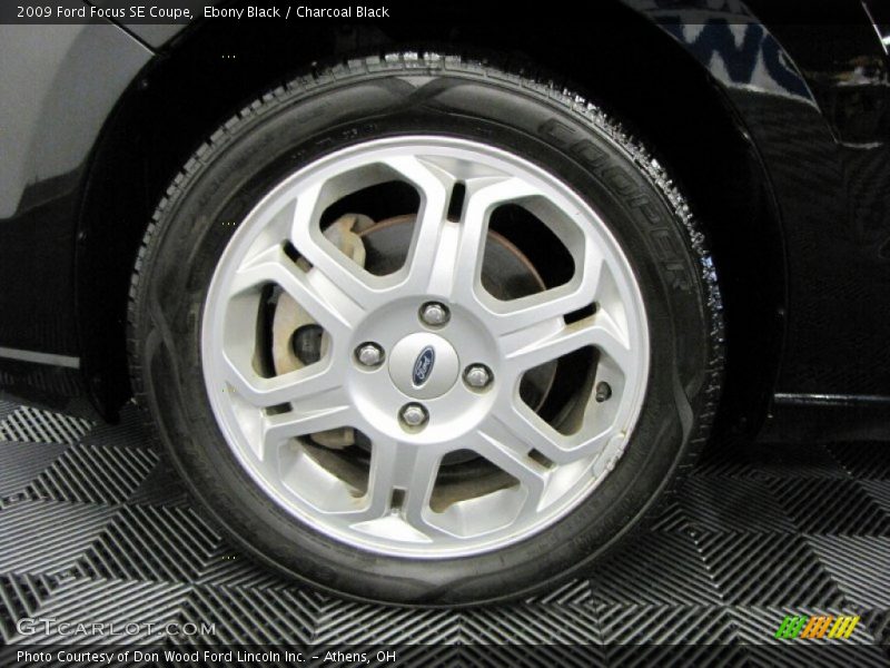 Ebony Black / Charcoal Black 2009 Ford Focus SE Coupe