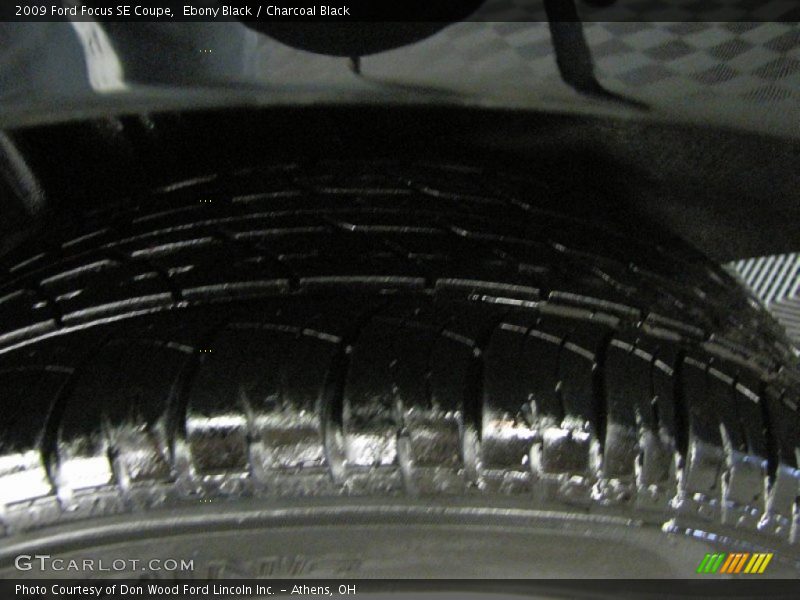 Ebony Black / Charcoal Black 2009 Ford Focus SE Coupe