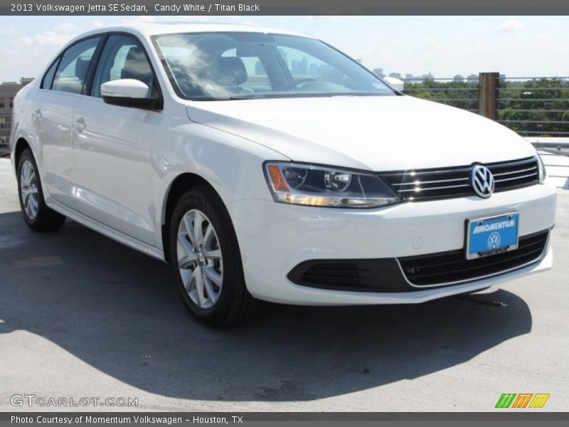 Candy White / Titan Black 2013 Volkswagen Jetta SE Sedan