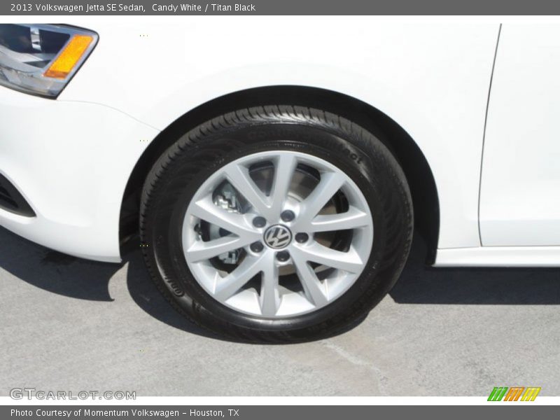 Candy White / Titan Black 2013 Volkswagen Jetta SE Sedan