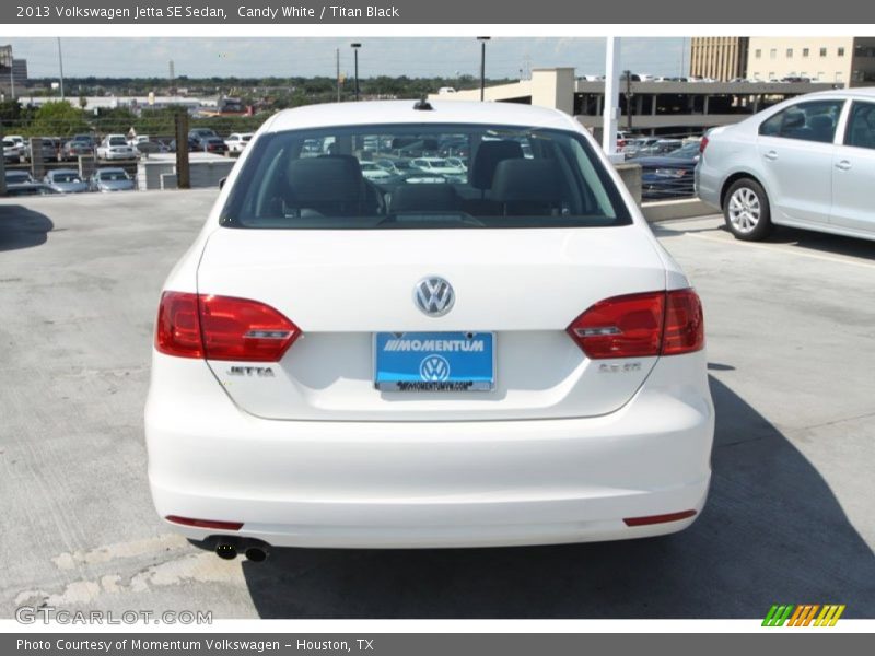 Candy White / Titan Black 2013 Volkswagen Jetta SE Sedan