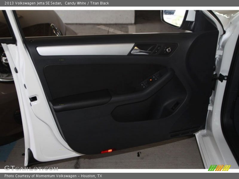 Candy White / Titan Black 2013 Volkswagen Jetta SE Sedan