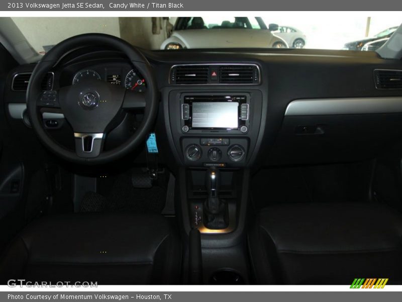 Candy White / Titan Black 2013 Volkswagen Jetta SE Sedan