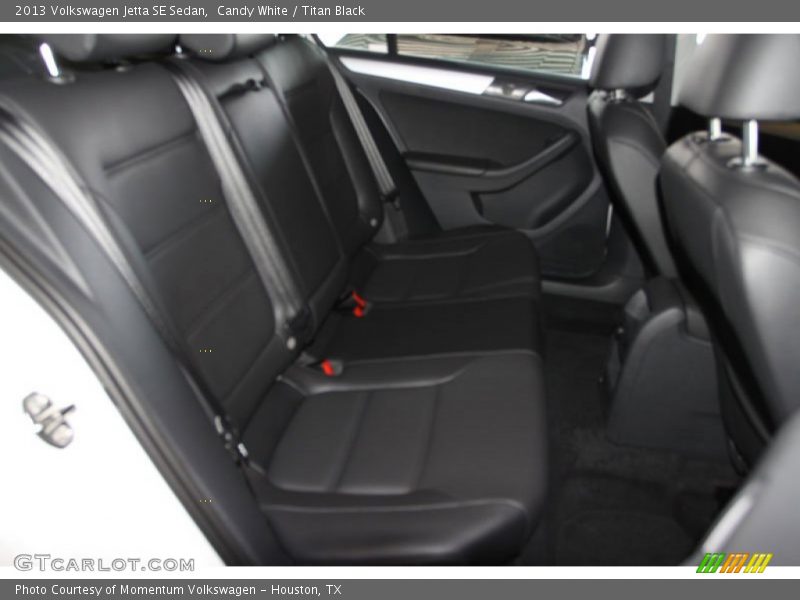 Candy White / Titan Black 2013 Volkswagen Jetta SE Sedan