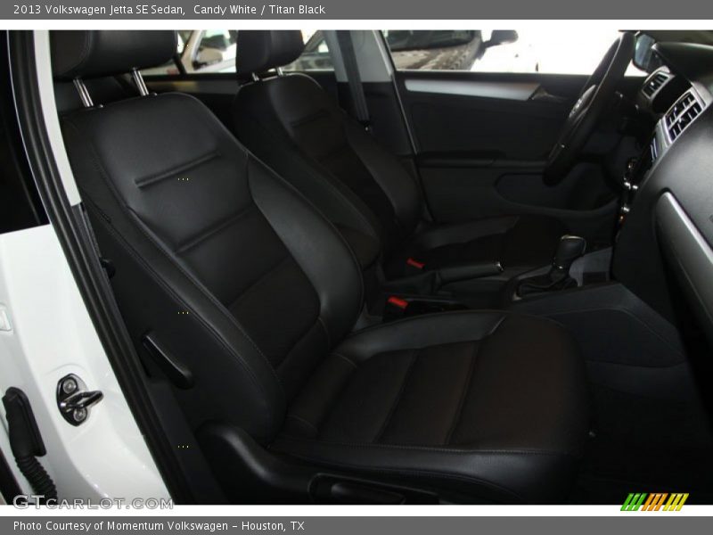 Candy White / Titan Black 2013 Volkswagen Jetta SE Sedan