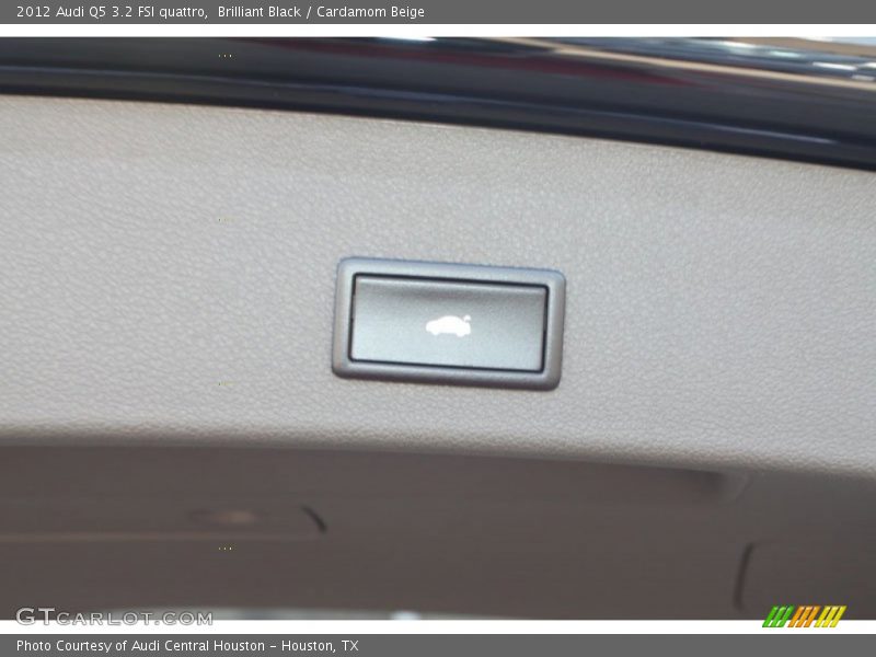 Brilliant Black / Cardamom Beige 2012 Audi Q5 3.2 FSI quattro