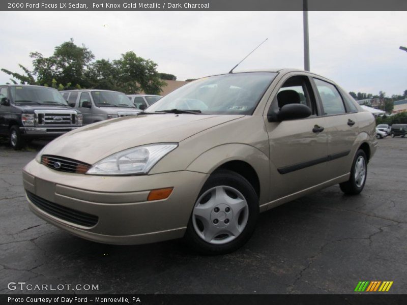 Front 3/4 View of 2000 Focus LX Sedan