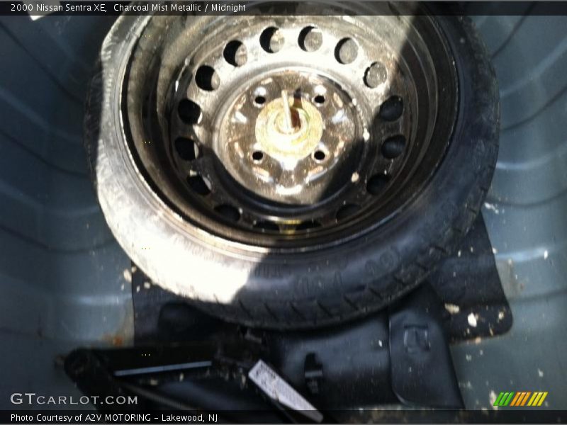 Charcoal Mist Metallic / Midnight 2000 Nissan Sentra XE