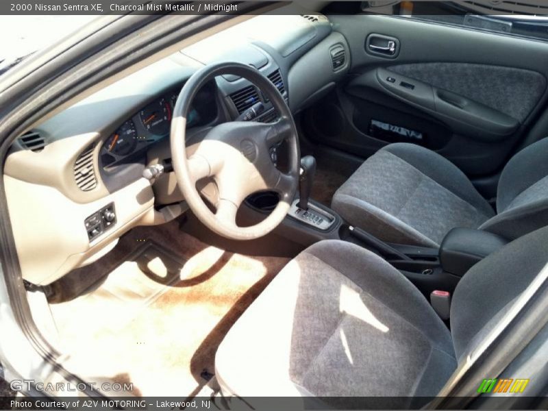 Charcoal Mist Metallic / Midnight 2000 Nissan Sentra XE