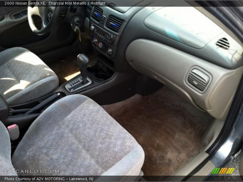 Charcoal Mist Metallic / Midnight 2000 Nissan Sentra XE