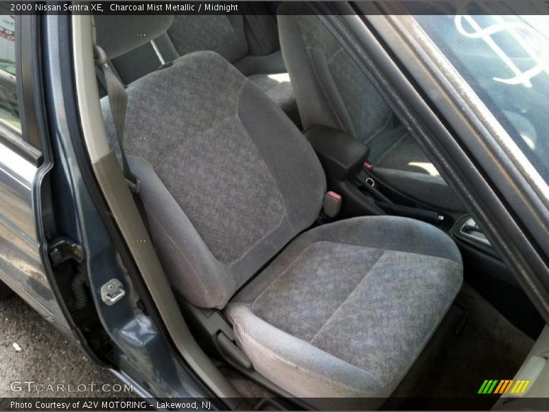 Charcoal Mist Metallic / Midnight 2000 Nissan Sentra XE