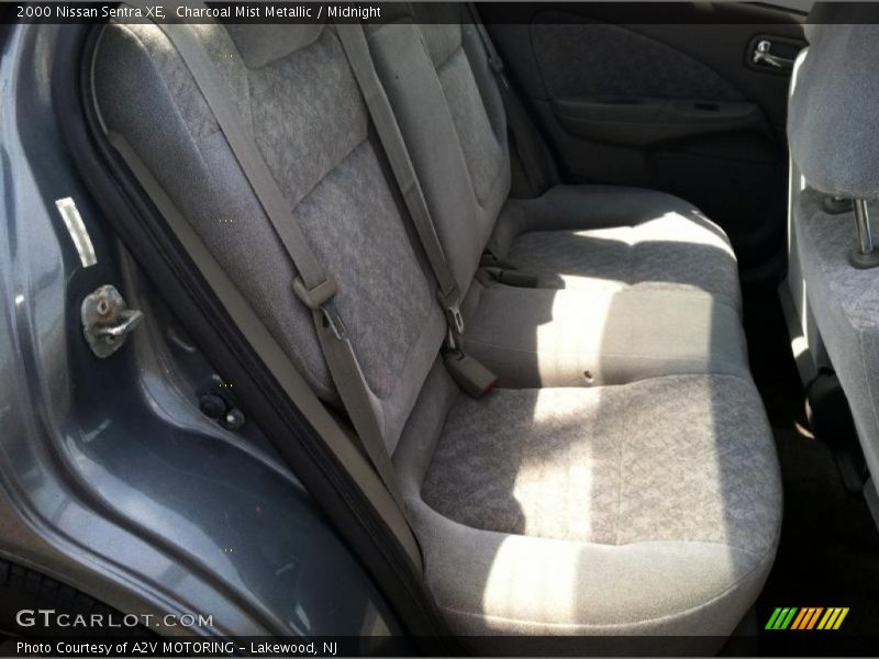 Charcoal Mist Metallic / Midnight 2000 Nissan Sentra XE