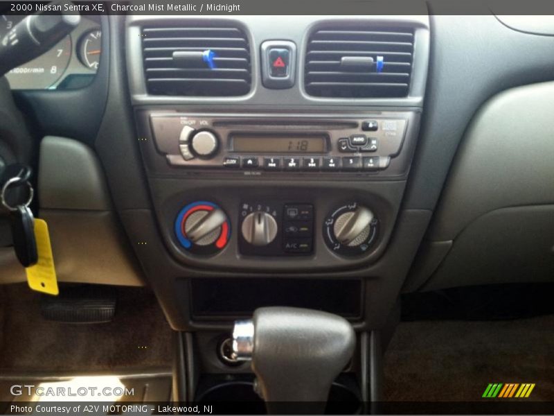 Charcoal Mist Metallic / Midnight 2000 Nissan Sentra XE