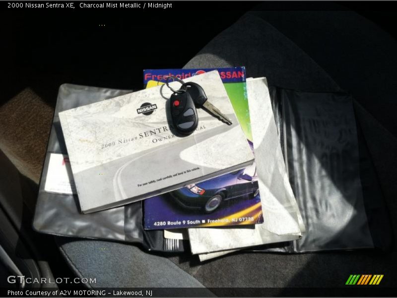 Charcoal Mist Metallic / Midnight 2000 Nissan Sentra XE
