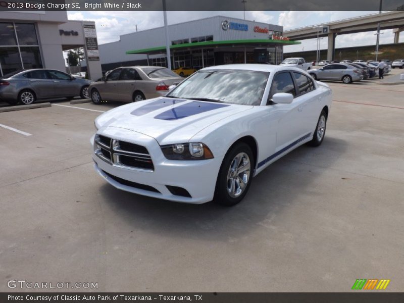 Bright White / Black 2013 Dodge Charger SE