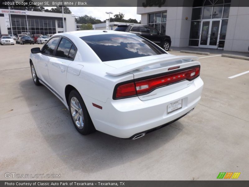 Bright White / Black 2013 Dodge Charger SE