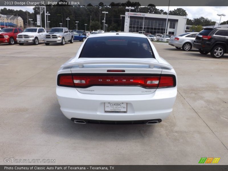 Bright White / Black 2013 Dodge Charger SE