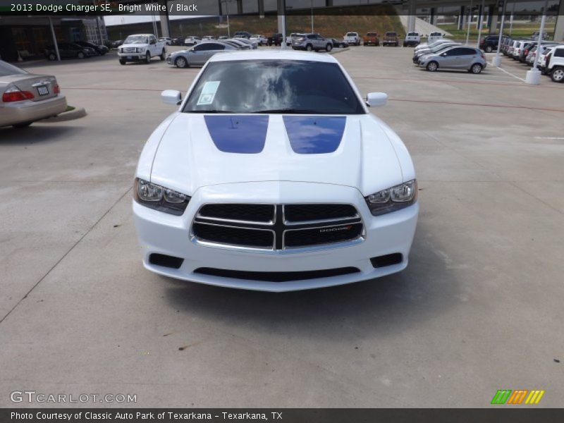 Bright White / Black 2013 Dodge Charger SE
