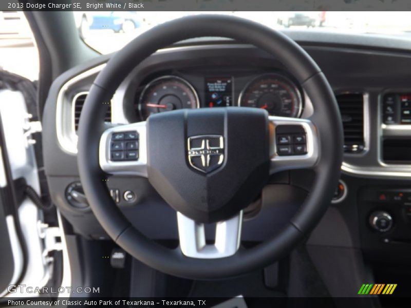 Bright White / Black 2013 Dodge Charger SE