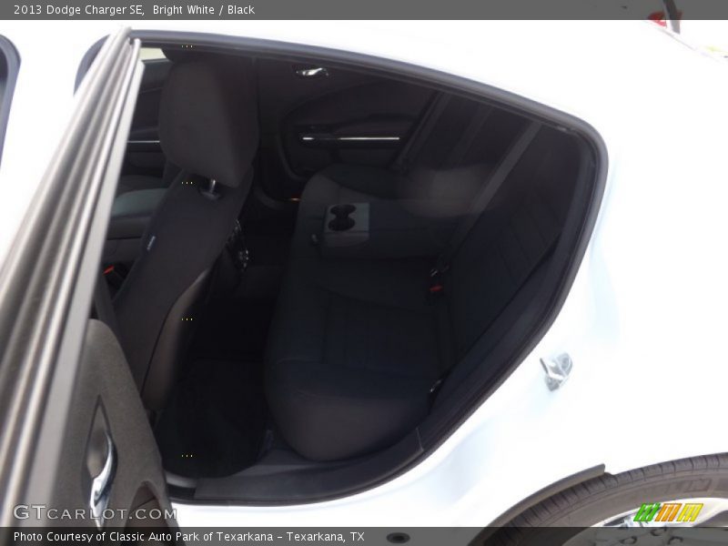 Bright White / Black 2013 Dodge Charger SE