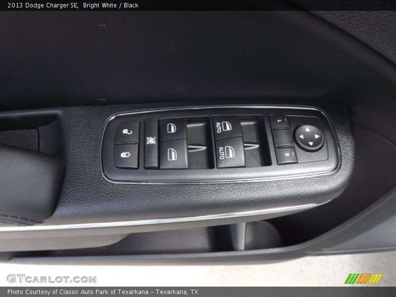 Bright White / Black 2013 Dodge Charger SE