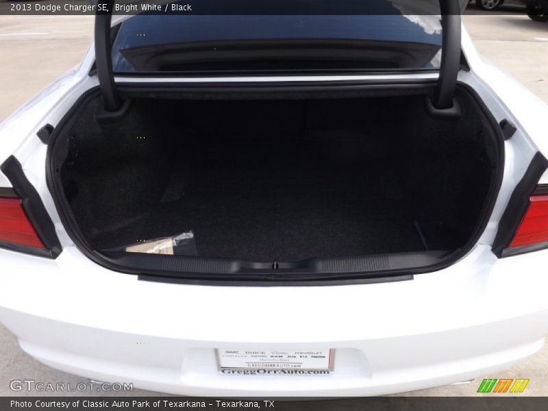 Bright White / Black 2013 Dodge Charger SE