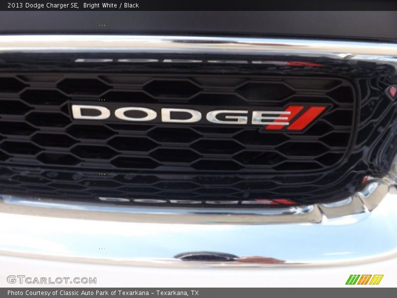 Bright White / Black 2013 Dodge Charger SE