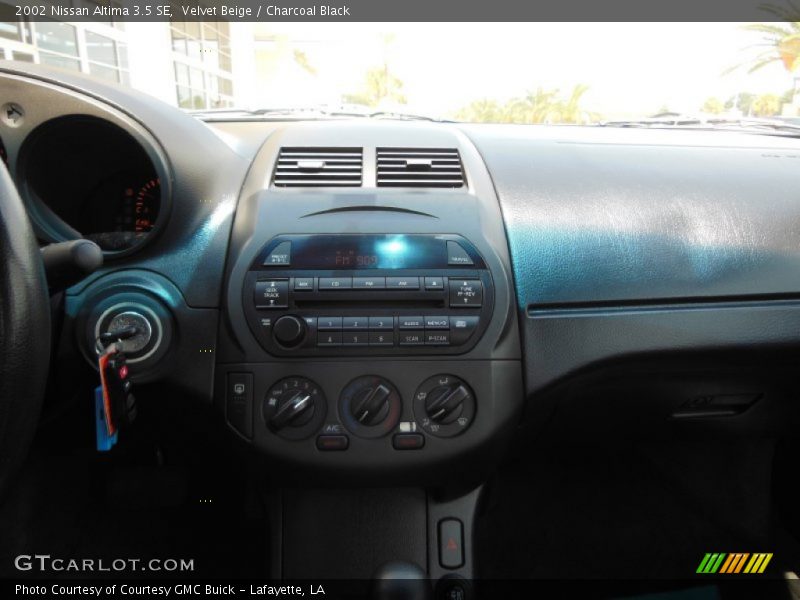 Velvet Beige / Charcoal Black 2002 Nissan Altima 3.5 SE