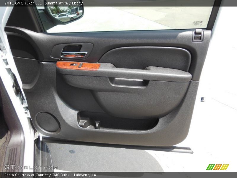 Summit White / Ebony 2011 GMC Yukon SLE
