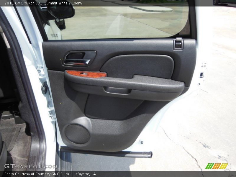 Summit White / Ebony 2011 GMC Yukon SLE