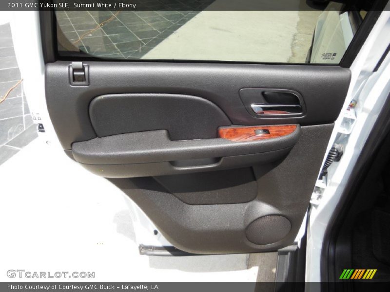 Summit White / Ebony 2011 GMC Yukon SLE