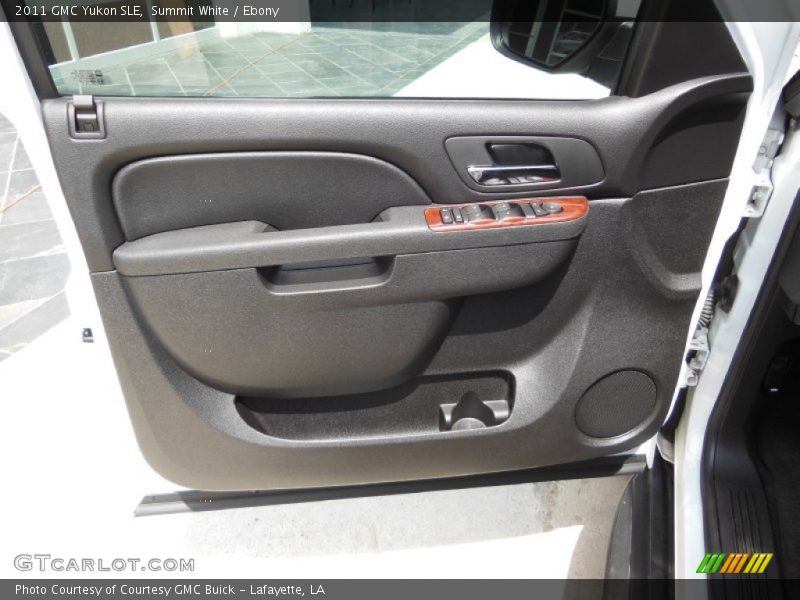 Summit White / Ebony 2011 GMC Yukon SLE