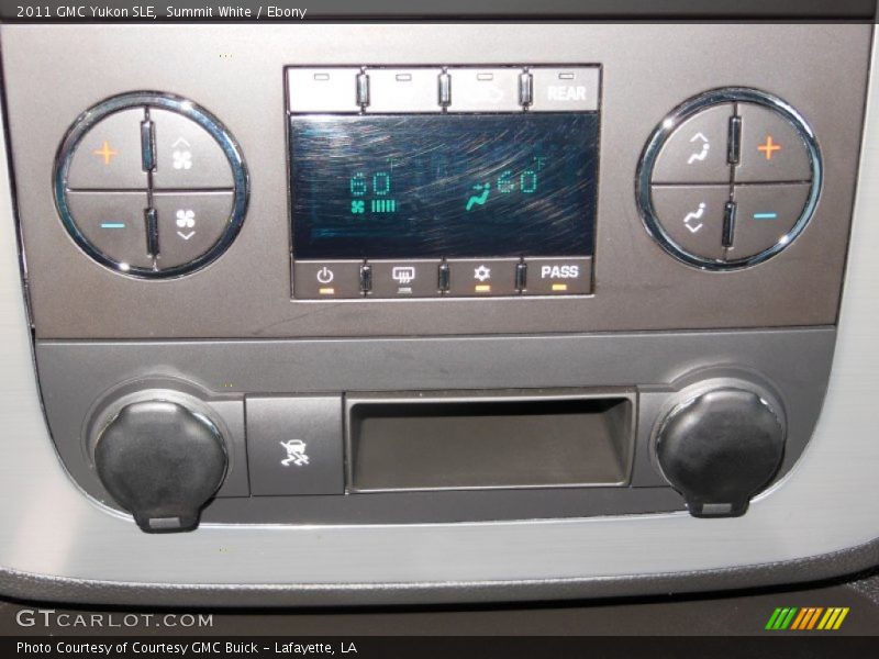 Summit White / Ebony 2011 GMC Yukon SLE